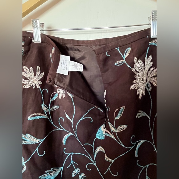 NWT- Ann Taylor Loft Brown Linen Pencil Skirt w Floral Embroidery in Size 6 - Picture 6 of 14